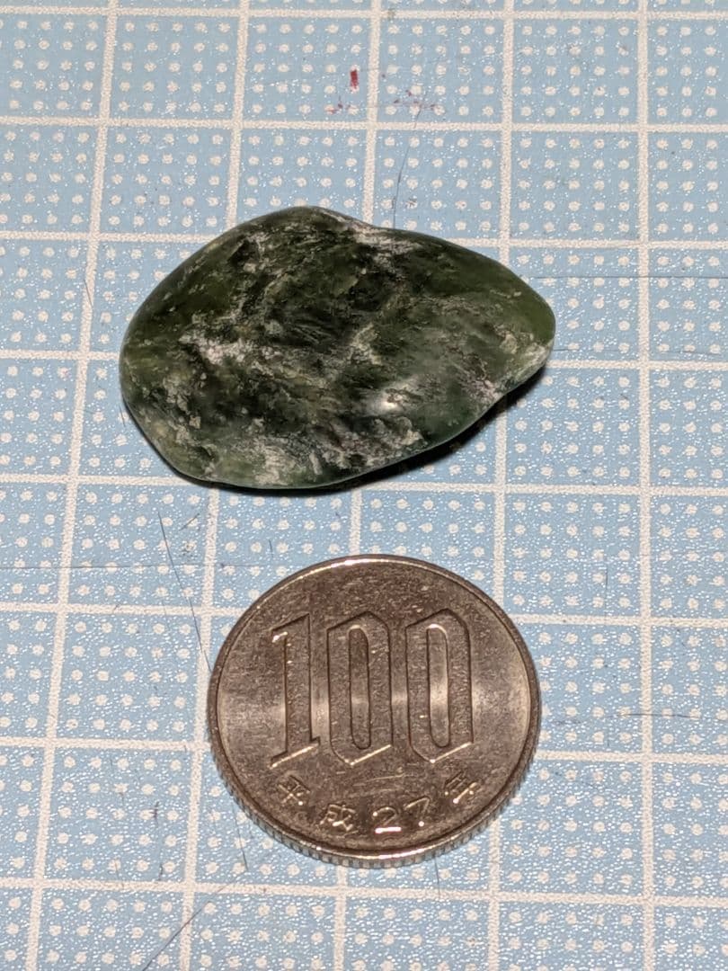 緑色の半透明な石