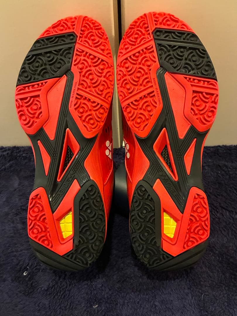 極美品YONEX POWER CUSHION SONICAGE2 赤 26.5