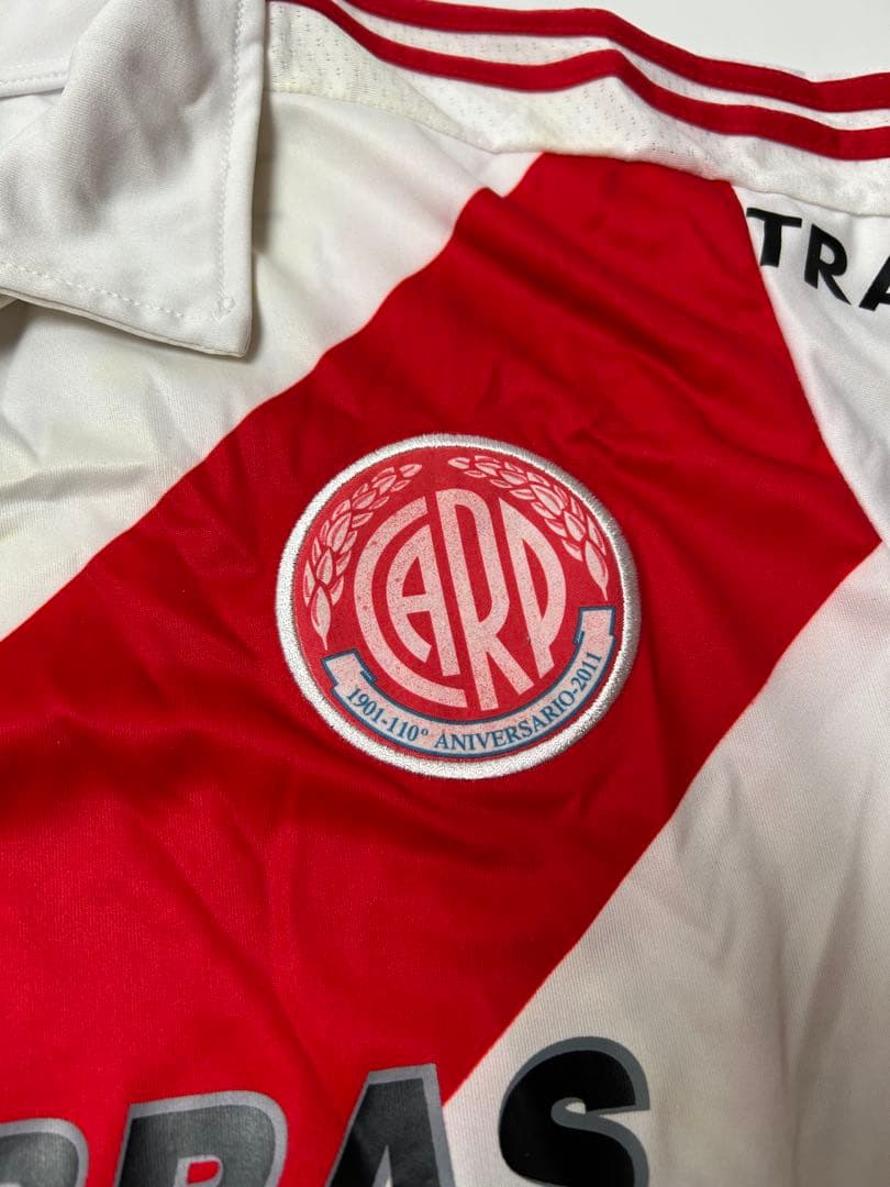  Plate リーベルプレート　ユニフォーム　ホワイト/レッド　M