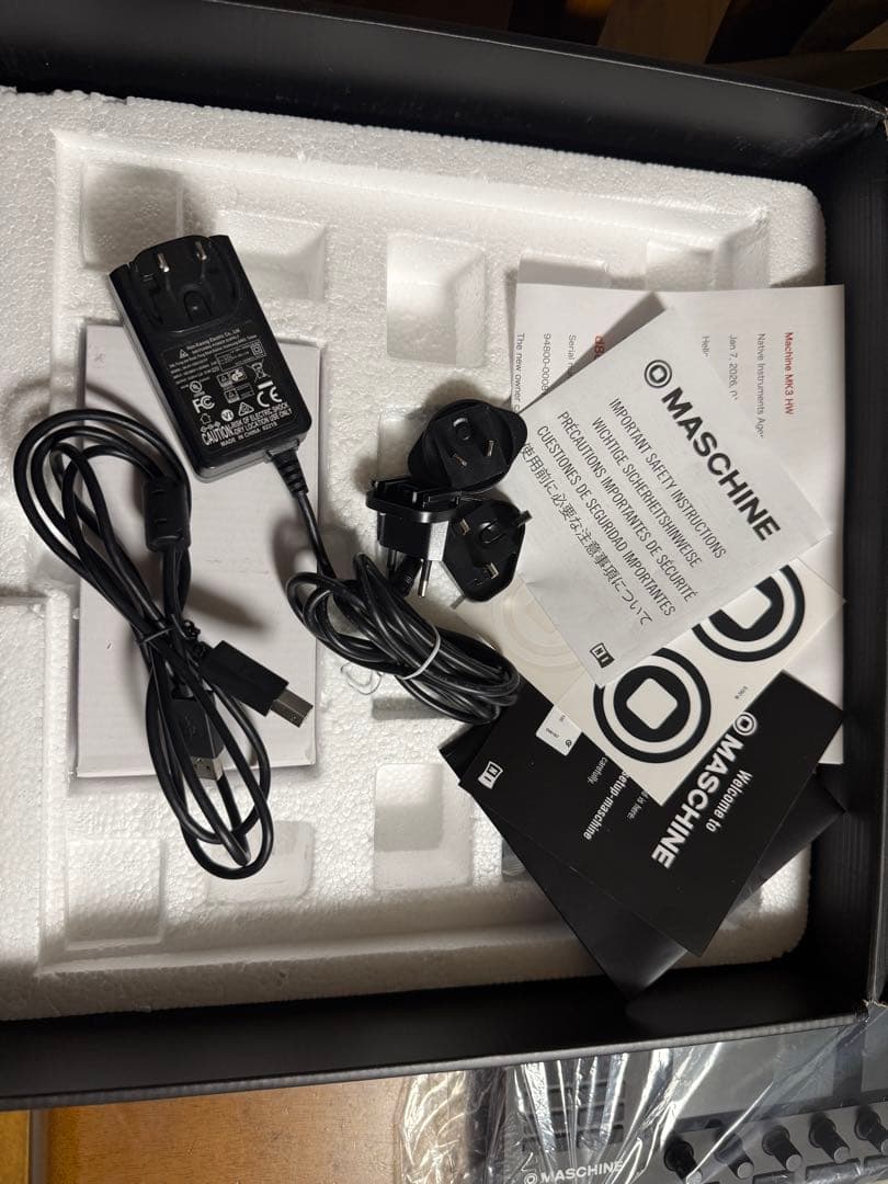 【箱有り】MASCHINE MK3 (トランスファーID有)