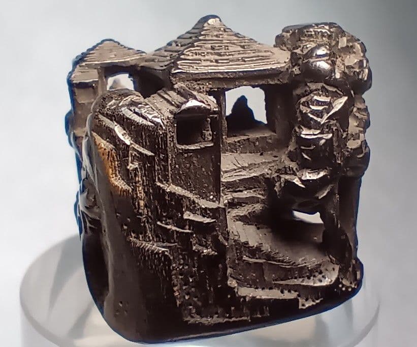 海松（黒珊瑚）彫 根付 「蓬莱山」神仙思想 銘有 破損無 超絶技巧名品