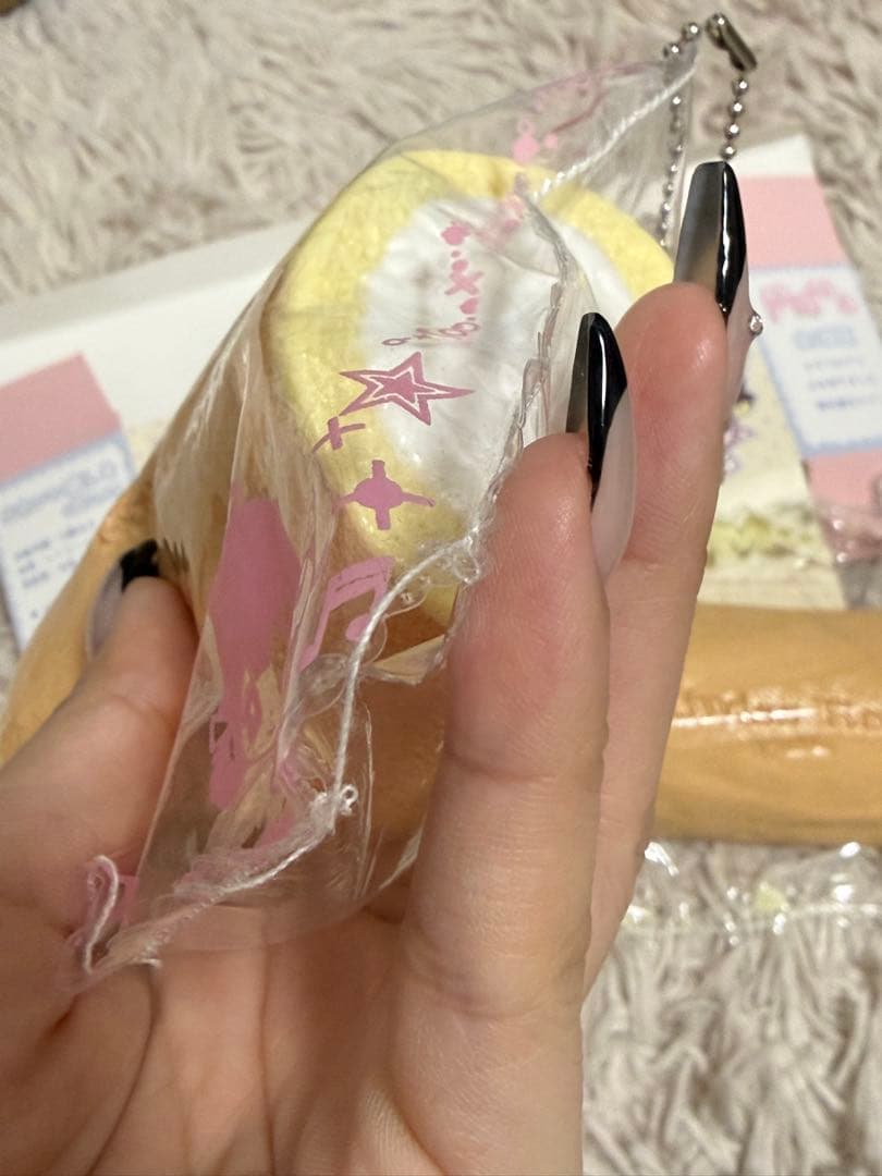 【新品】momo スクイーズ スイーツロール