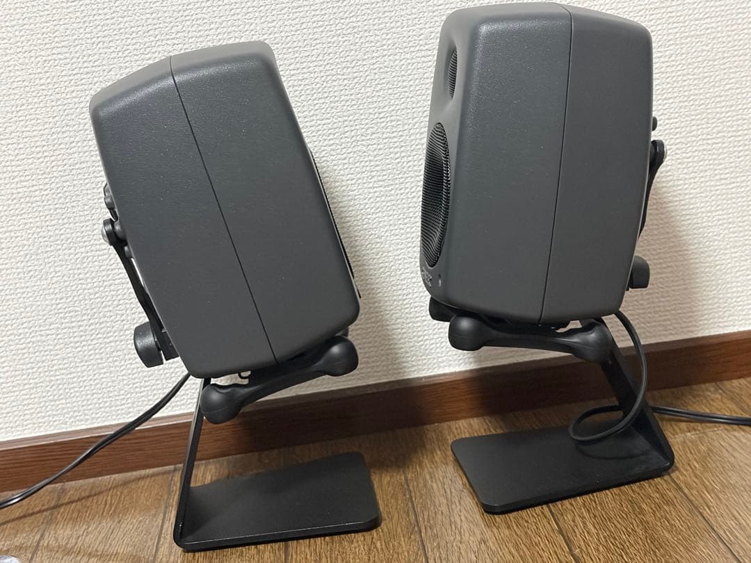 8010A GENELEC スタジオモニタースピーカー(ペア・スタンド付き)