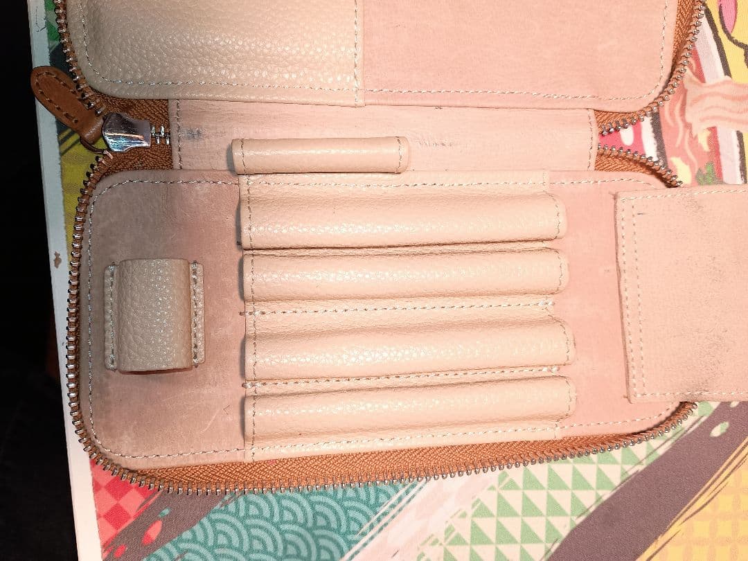 LUDDITE/ラダイトラウンドジップペンケースエッセンシャル MAYAレザー