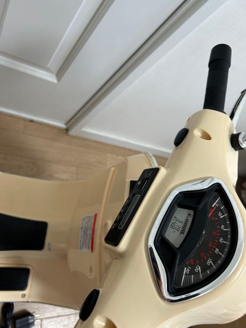 電動バイク ベスパ 子供用 乗用　補助輪付