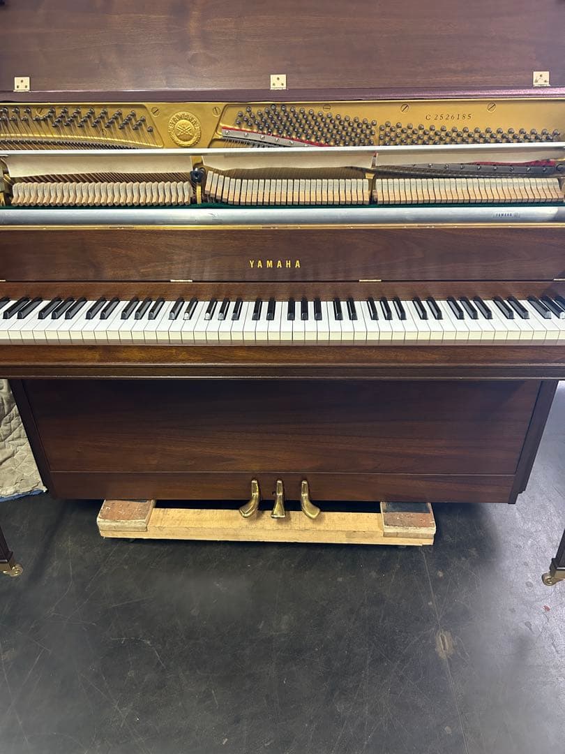 Yamaha アップライトピアノ 装飾付き