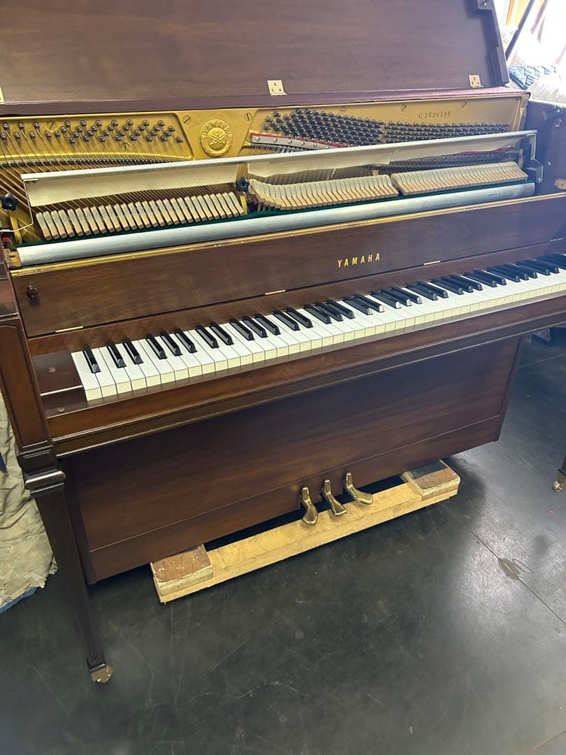 Yamaha アップライトピアノ 装飾付き