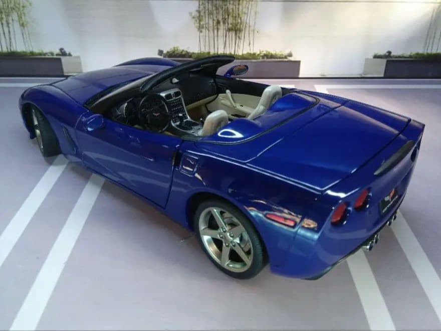 AUTOart 1/18 シボレー コルベット C6 コンバーチブル