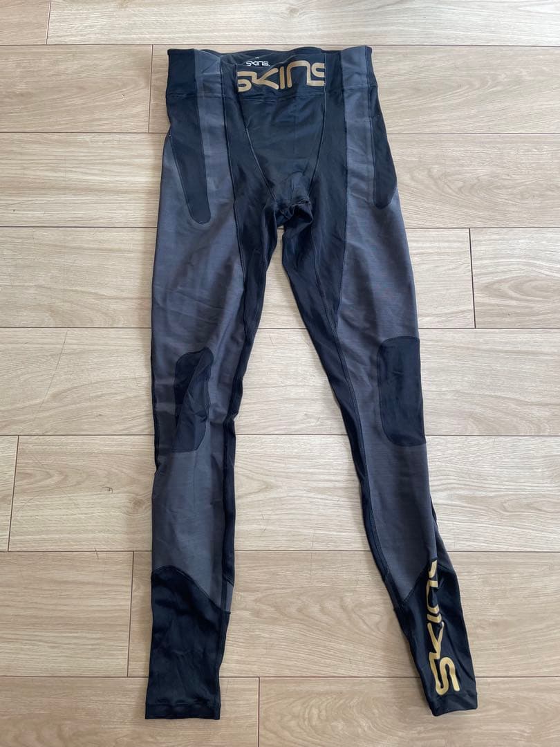 SKINS コンプレッションウェアセット