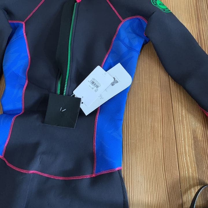 新品未使用　ロキシー ウエットスーツ 2/2MM フルスーツ M 水着