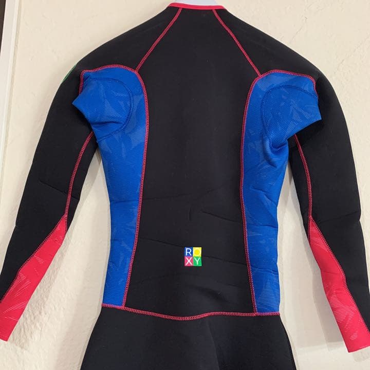 新品未使用　ロキシー ウエットスーツ 2/2MM フルスーツ M 水着