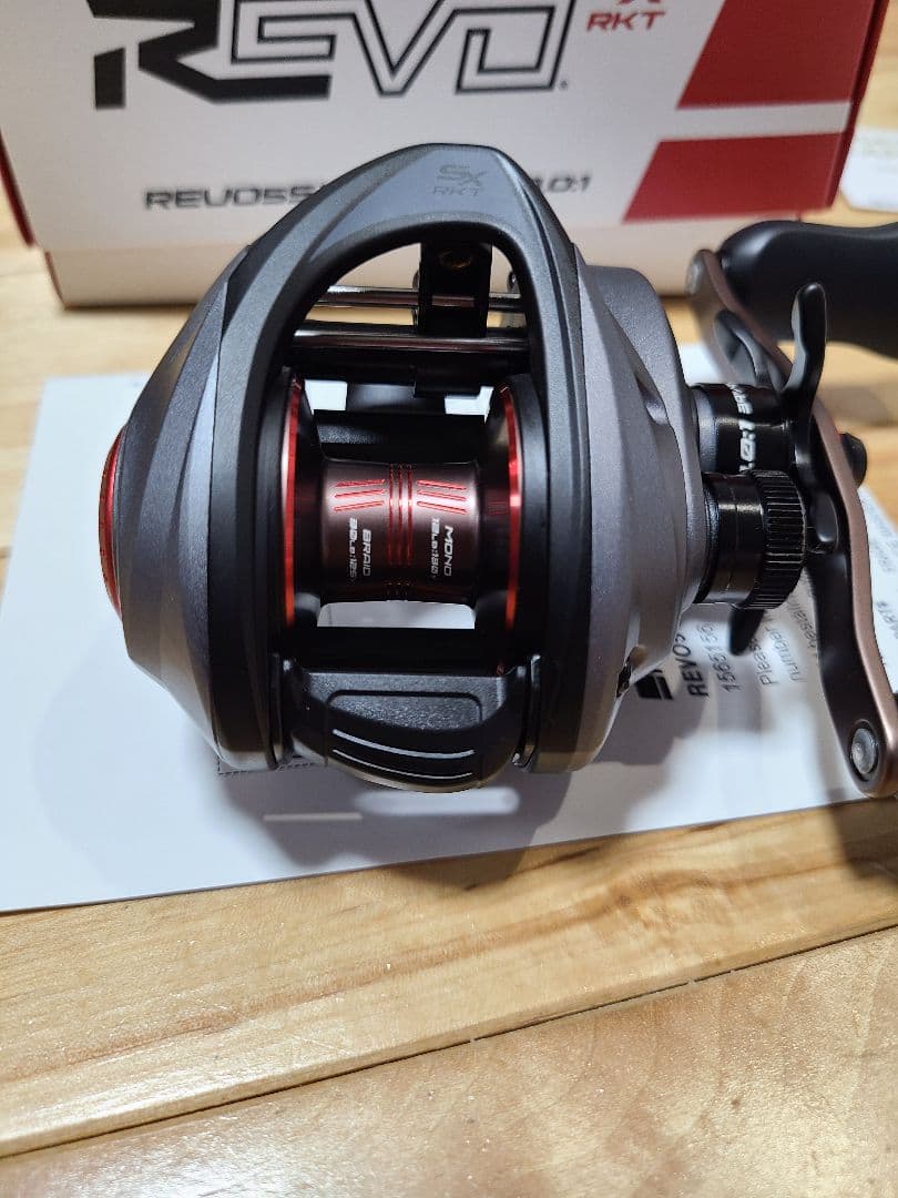 アブガルシア レボ5 REVO5SXRKTLP SX-ロケット 右ハンドル