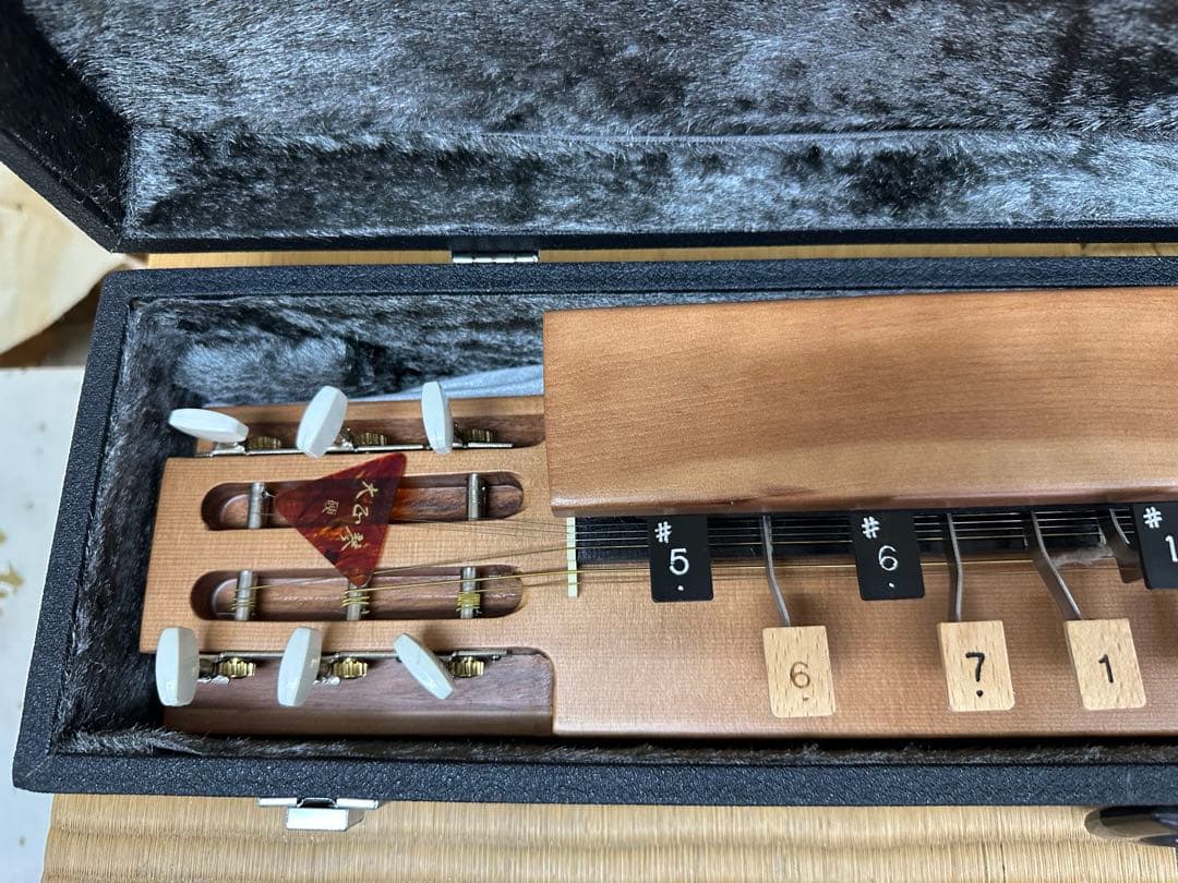 【木製琴 ハードケース付き】　お琴　弦楽器　音楽　三味線　日本伝統
