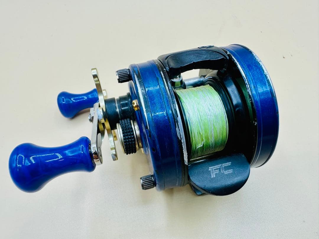 アブガルシア Ambassadeur 4601C DFL IAR（左ハンドル）青