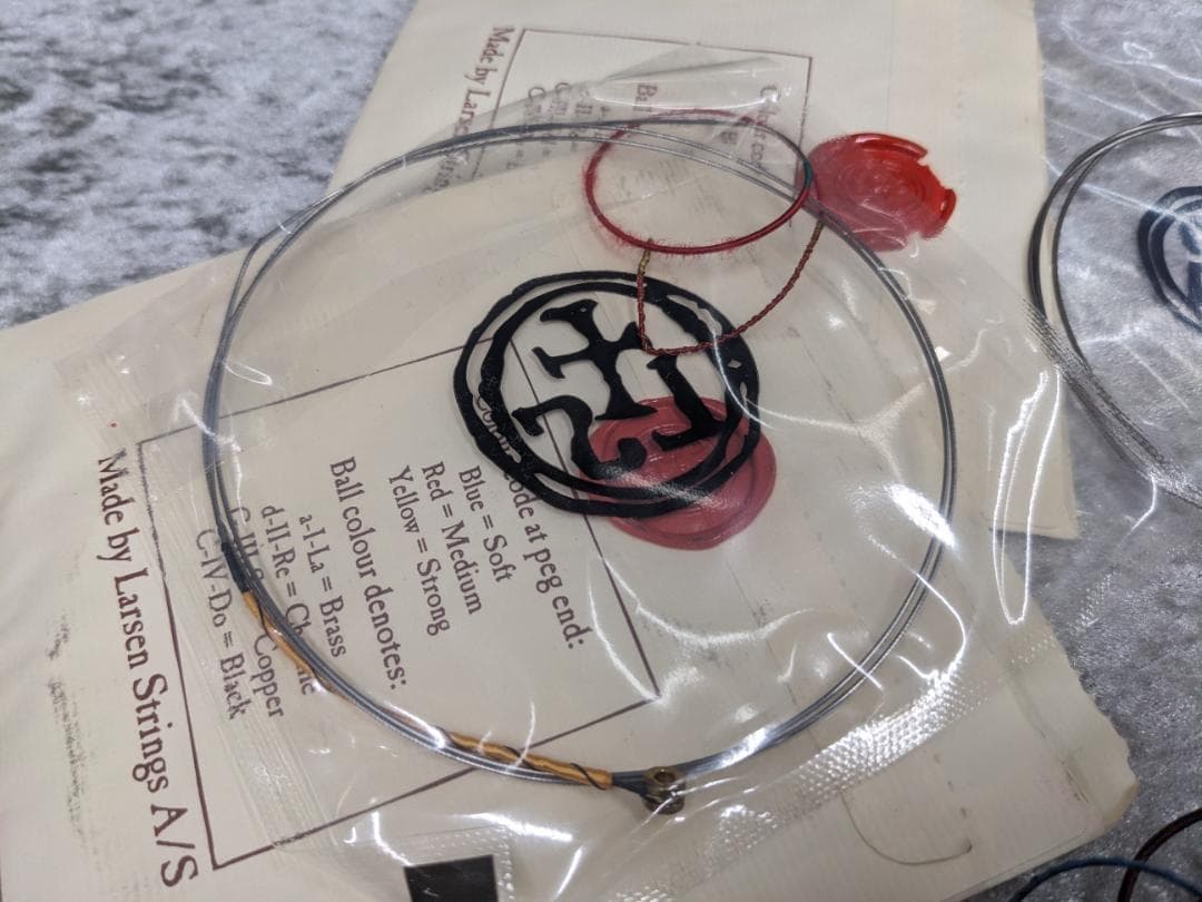 チェロ4/4弦　約１０本　ラーセンなど