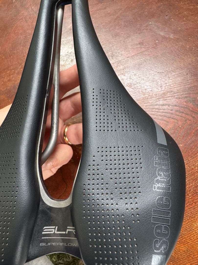 セライタリア　サドル　SLR