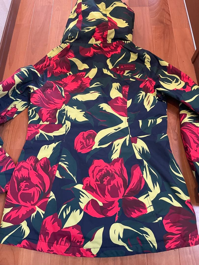 新品・未使用品・Mサイズ・スノボ・BURTON 花柄 フード付きジャケット