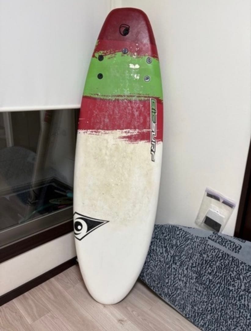 ショートボード 赤・緑・白 3フィン