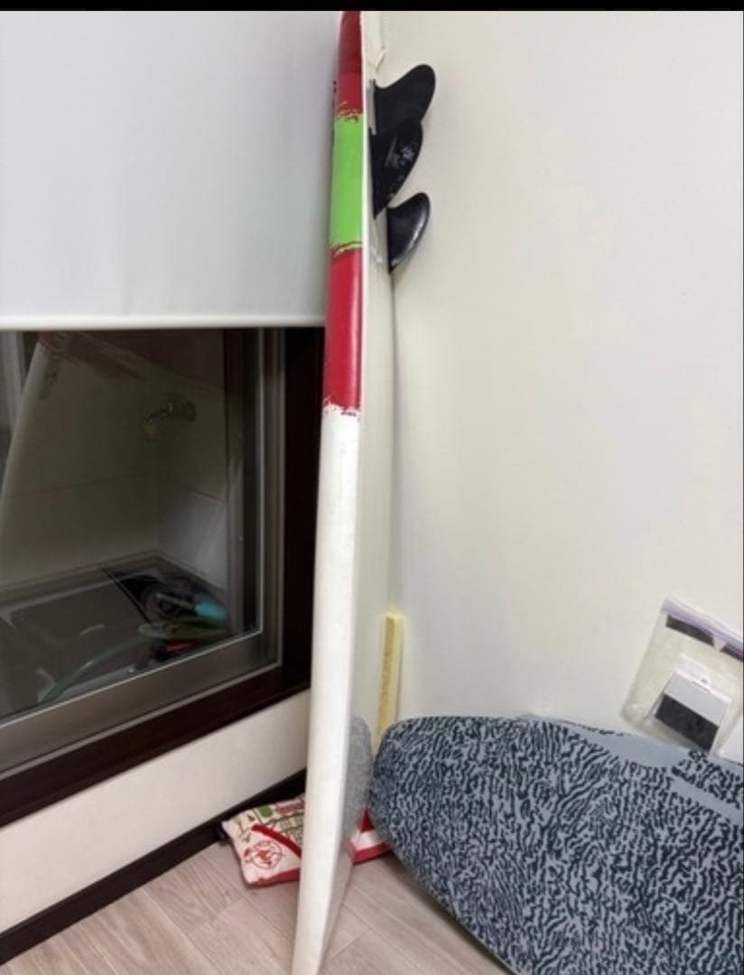 ショートボード 赤・緑・白 3フィン