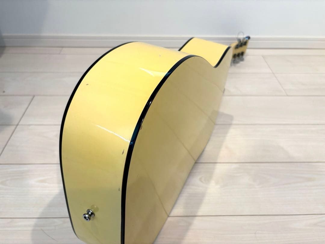 名品ミヤスコウギョウ　Miyasu kougyoアコースティックギター　アコギ白