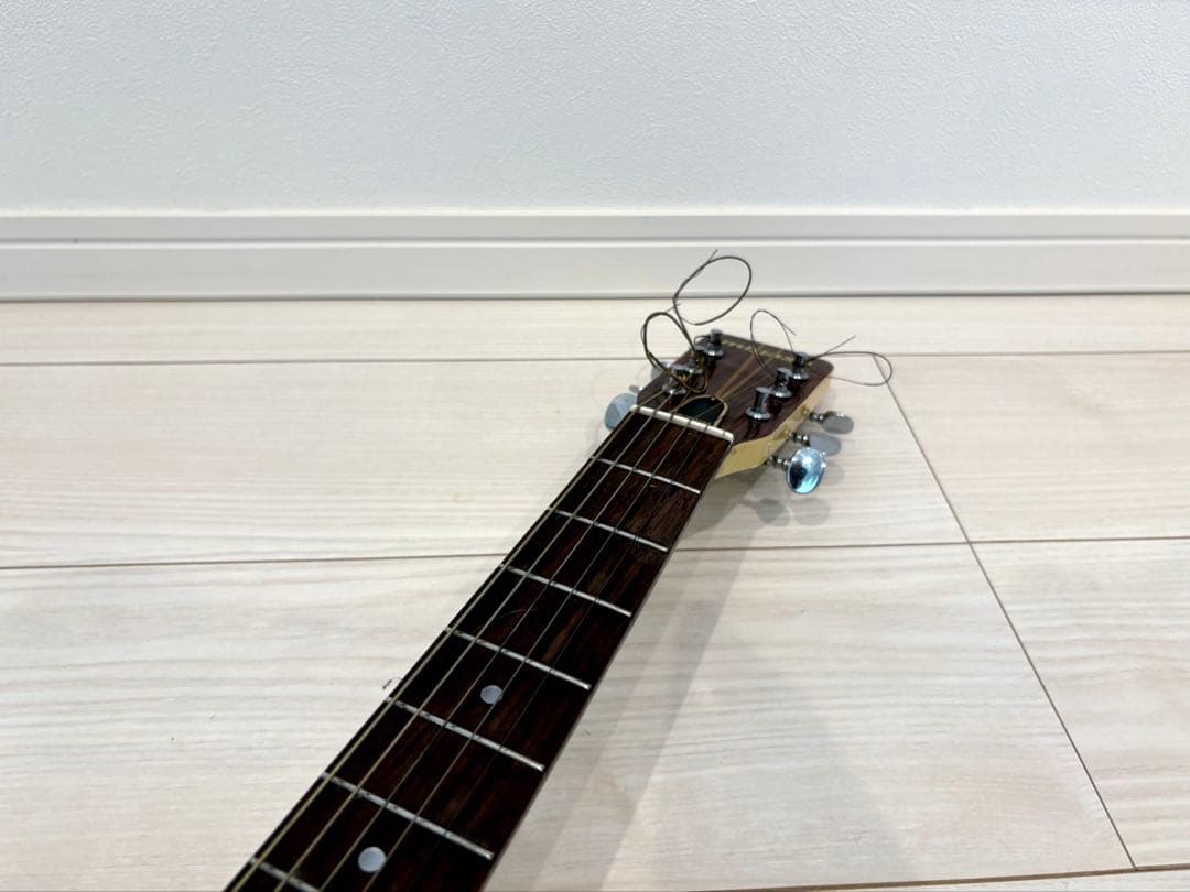 名品ミヤスコウギョウ　Miyasu kougyoアコースティックギター　アコギ白