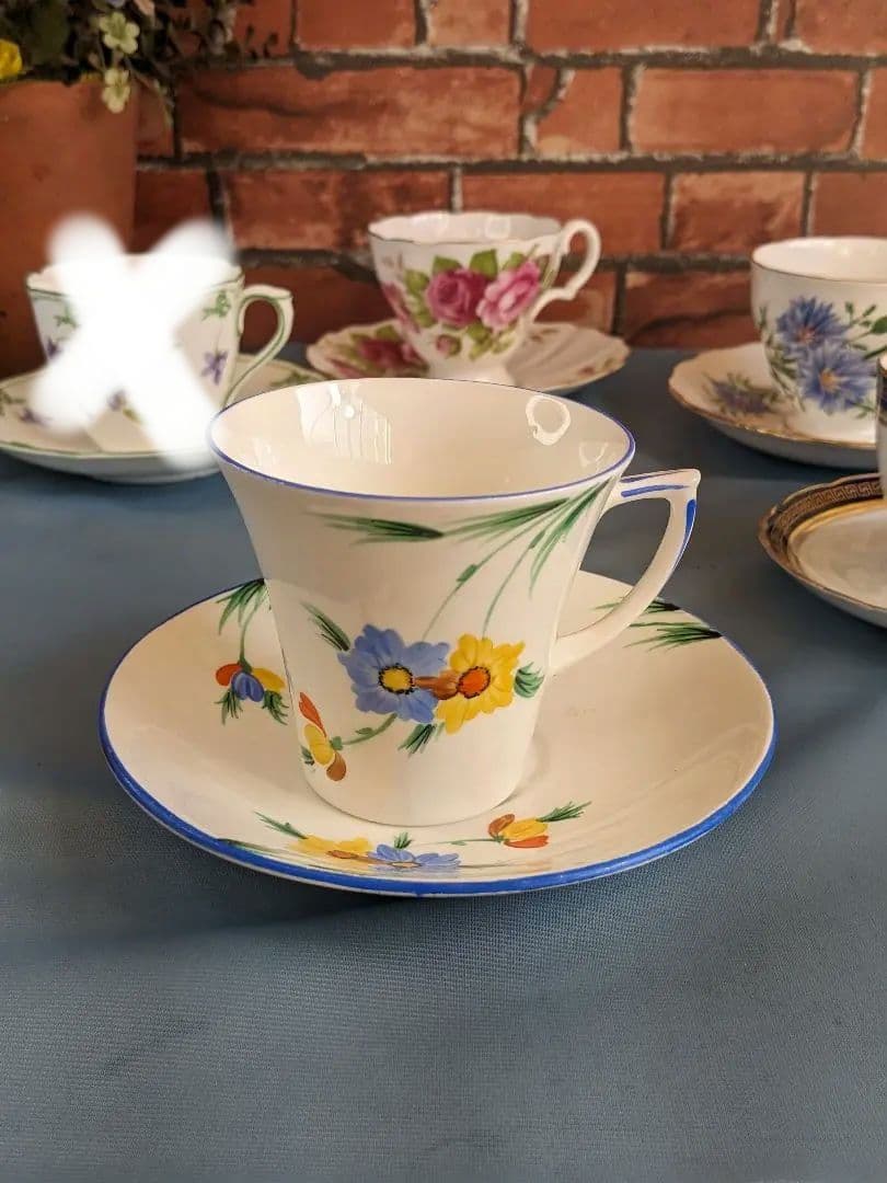 イギリスアンティーク　1920〜1950年代　ティーカップ＆ソーサー4客セット