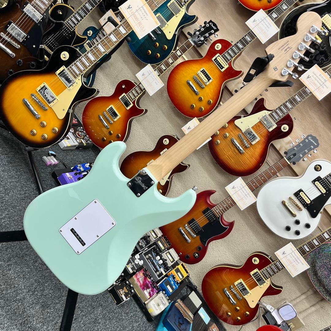 【10800】 Squier Stratocaster surf Green