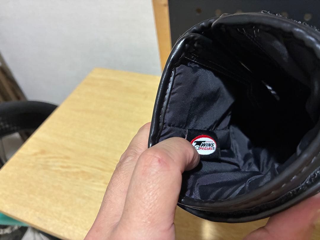 TWINS ボクシンググローブ 16 oz SPECIAL