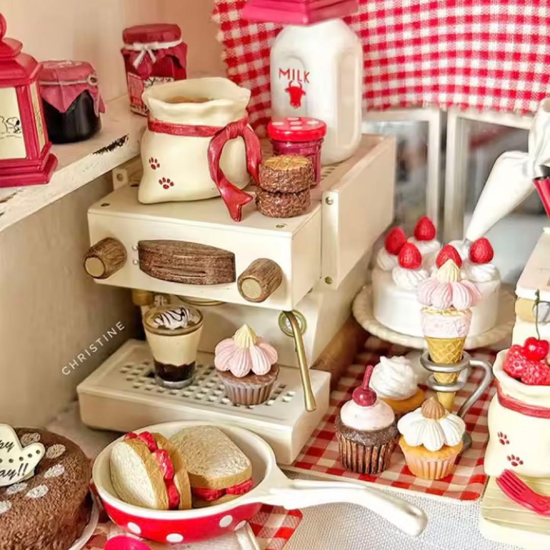 ミニチュア　コーヒーマシン　エスプレッソマシン　クリームホワイト　ドールハウス