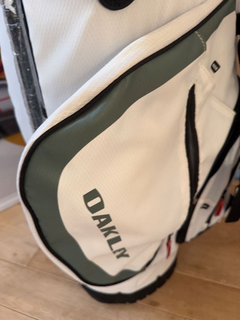 Oakley ホワイト キャディバッグ