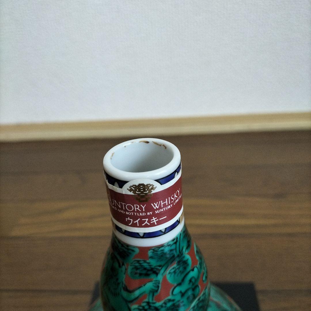 空き瓶　サントリー 特製ウイスキー 【九谷焼 瓢型木米風申文 】木箱、台座付き