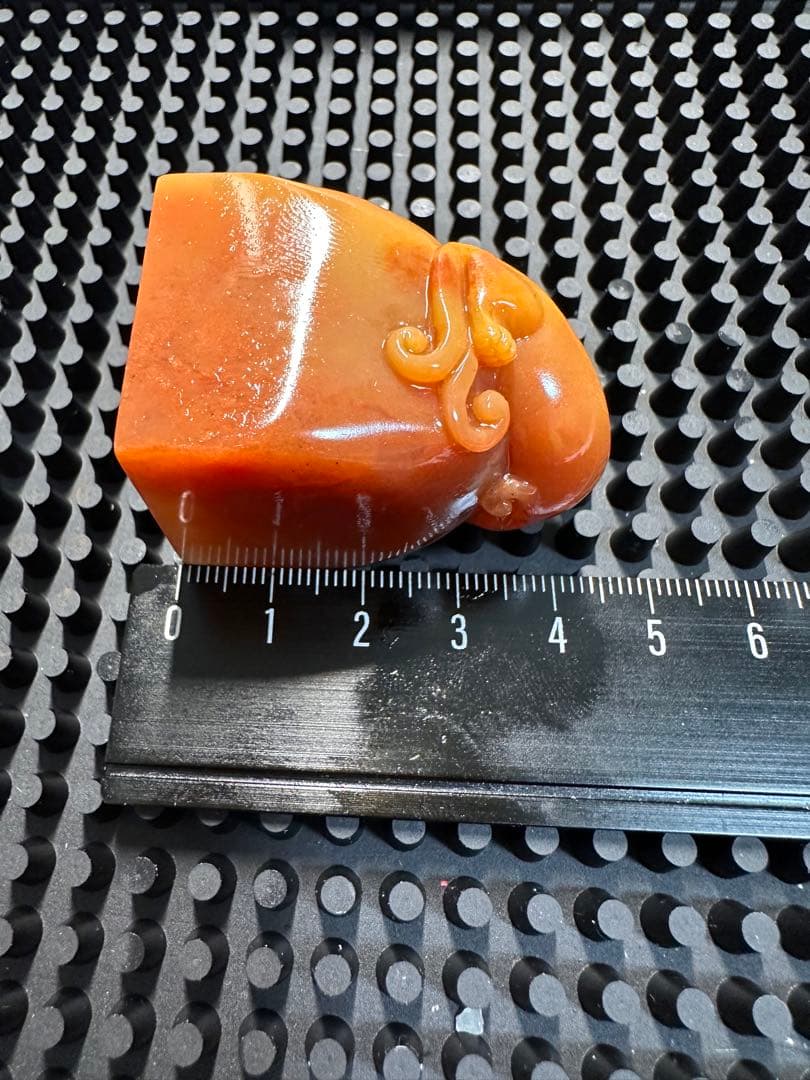 ラオス石　田黄　瑞獣衔芝　巧色　高級印材　箱付き　篆刻　書道　落款　雅号