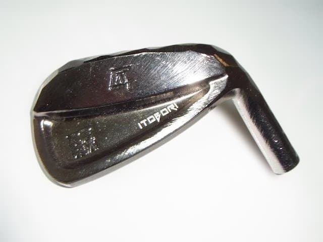 ”新品”ITOBORI (一刀彫) ハーフキャビティバック アイアン8番