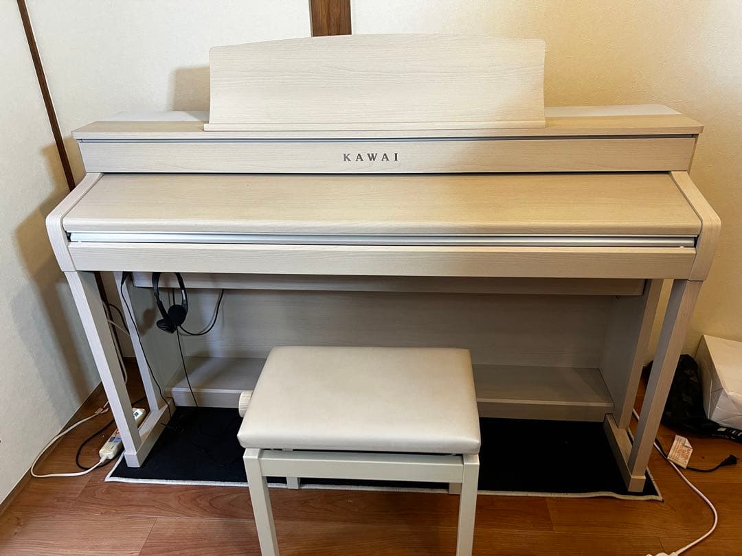 KAWAI ホワイト電子ピアノ 椅子　イヤホン付き CA79
