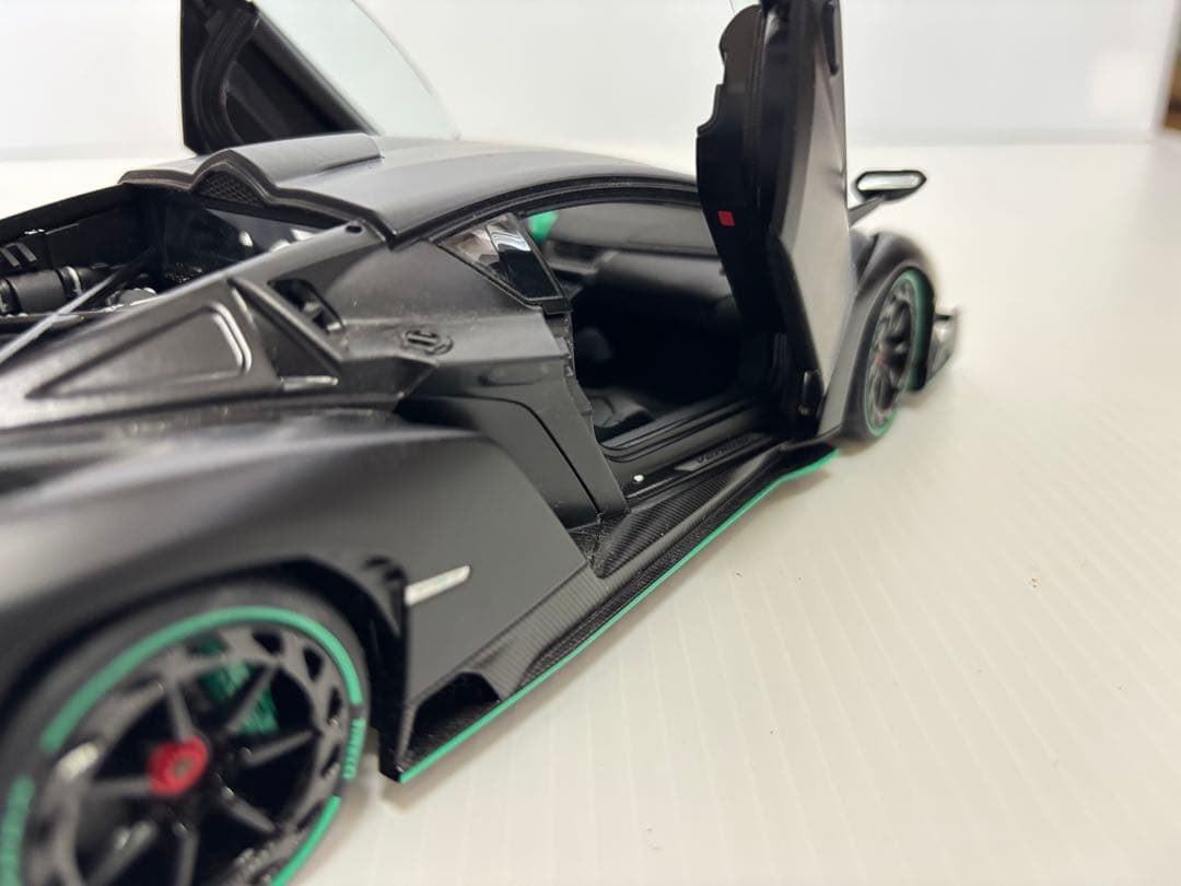 オートアート　ランボルギーニ アヴェンタドール Lブラック 1/18