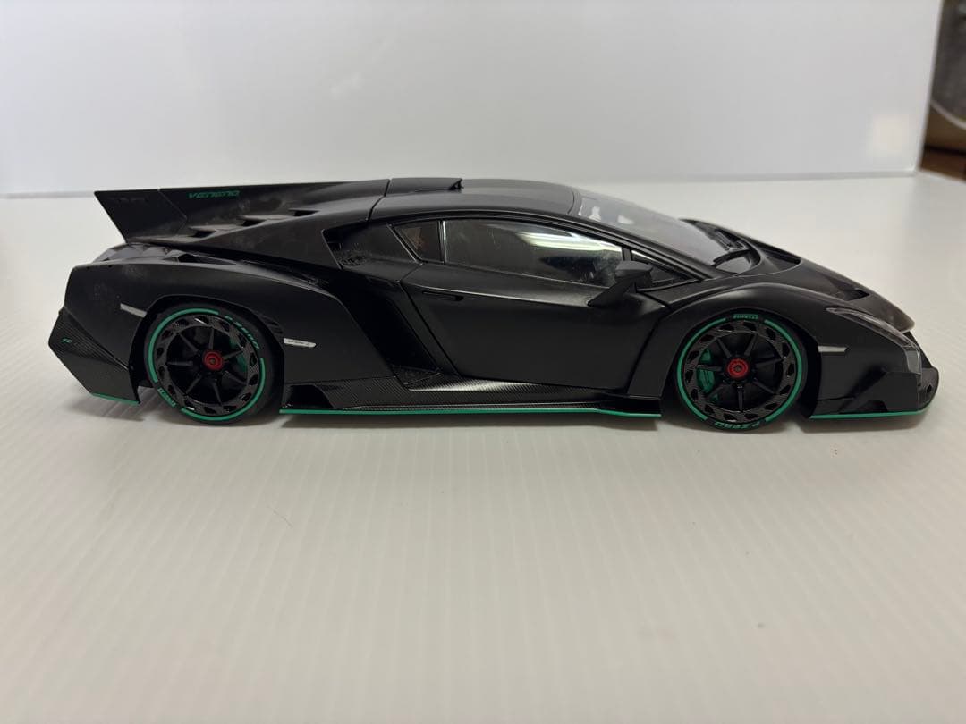 オートアート　ランボルギーニ アヴェンタドール Lブラック 1/18