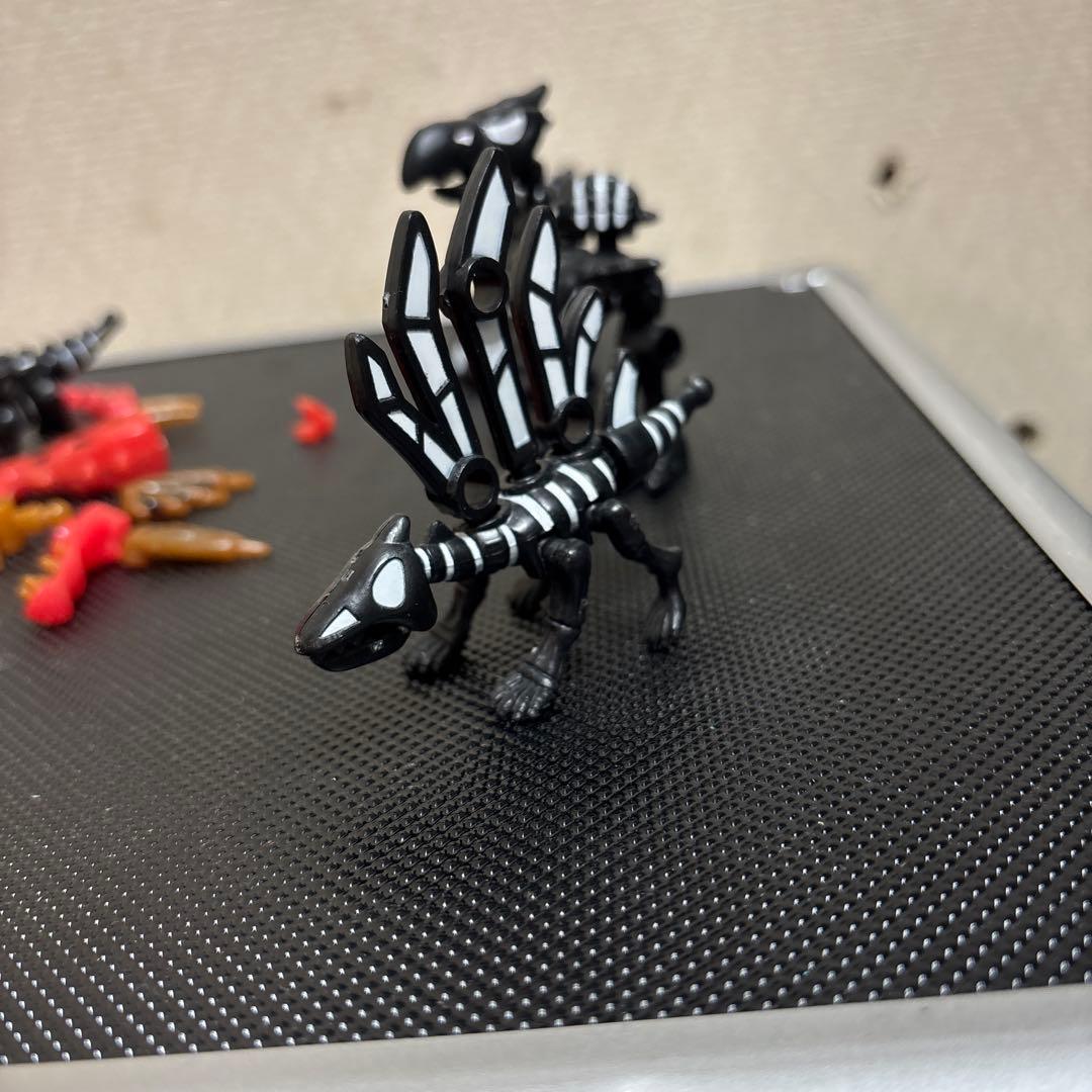 ほねほねザウルス　スペシャルブラックバージョン セミコンプ