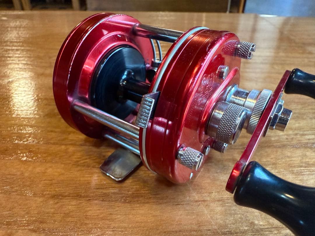 Ambassadeur 5500 DA ベイトリール 赤