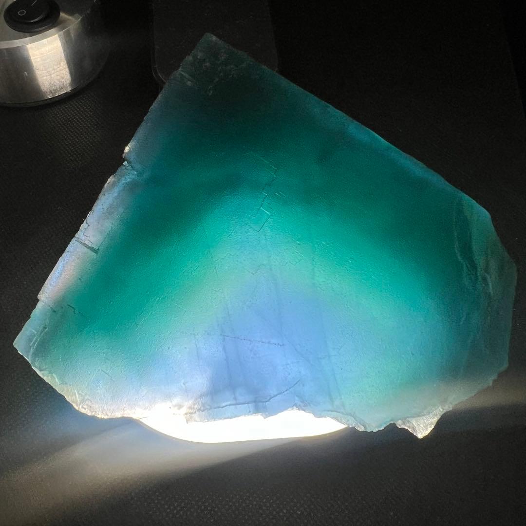 ヤオガンシャン☆ひたすらデカい。ゾーニングが綺麗なフローライトです(*´-`)