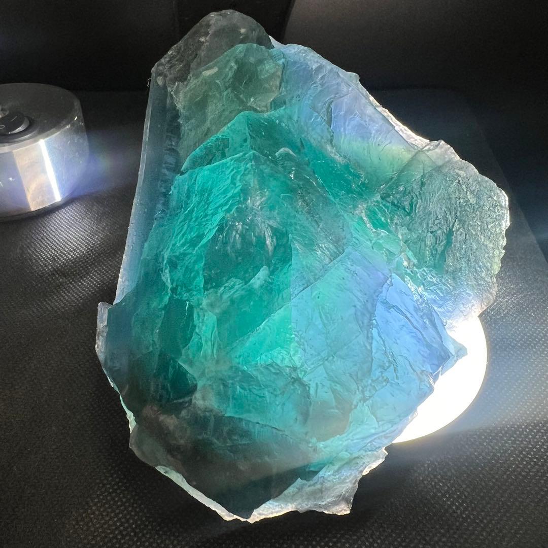 ヤオガンシャン☆ひたすらデカい。ゾーニングが綺麗なフローライトです(*´-`)