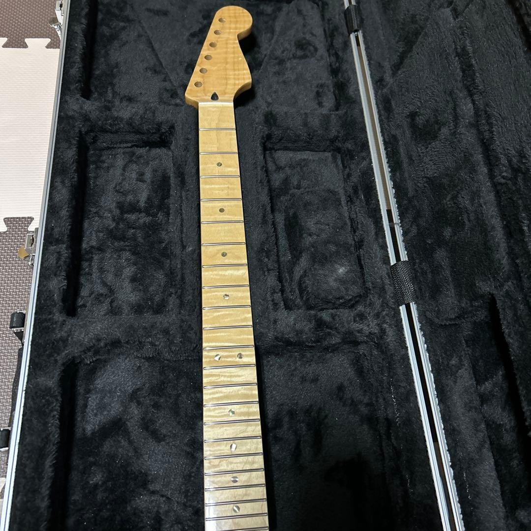 ストラトキャスター フレイムメイプルネック 22フレット