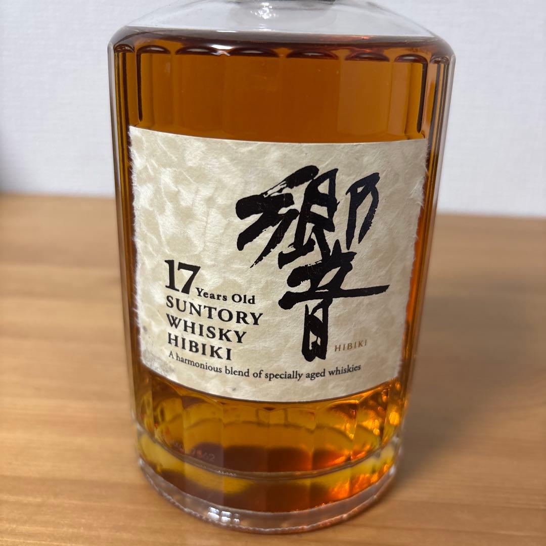 サントリーウイスキー　響17年　箱無し　未開栓　終売品 ❹
