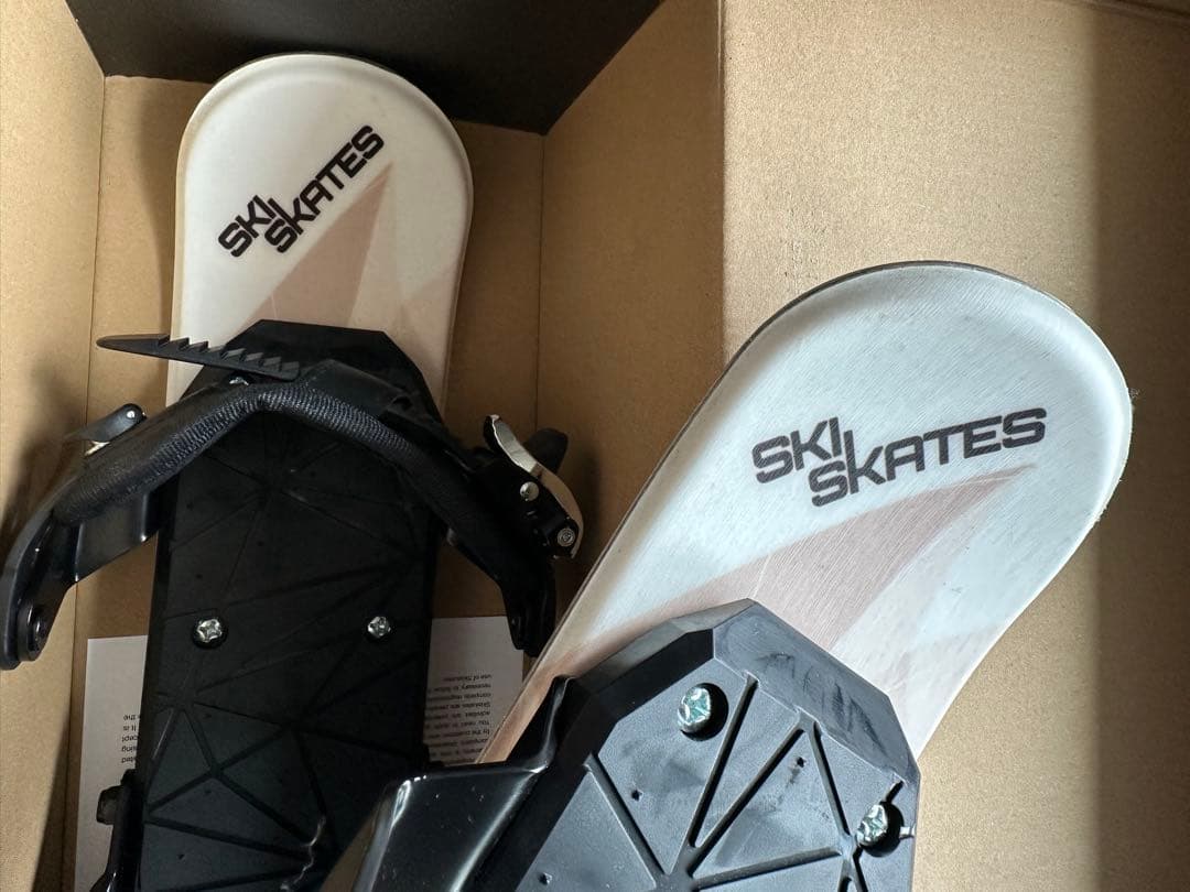 【週末限定お値下げ】 SKI SKATES ホワイト 新品未使用 正規品