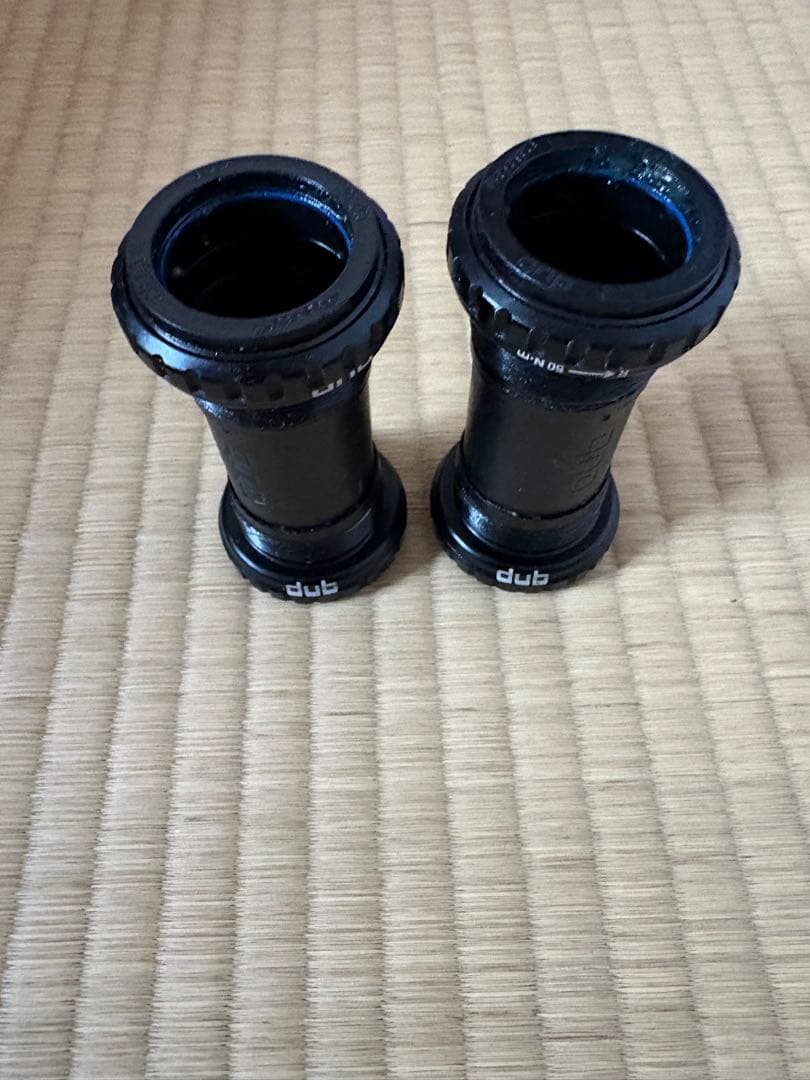 DUB ボトムブラケット 68/73mm ブラック