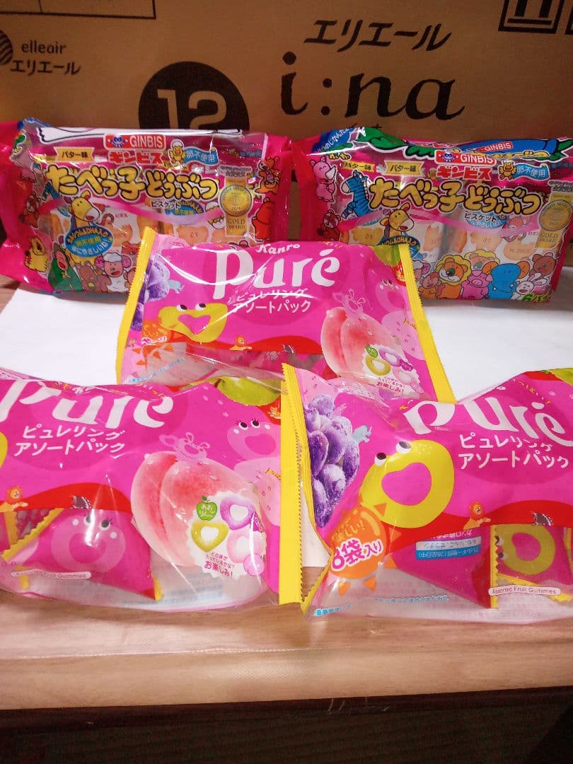 お菓子まとめ売りセットです。商品は7枚目までが商品になります。。。