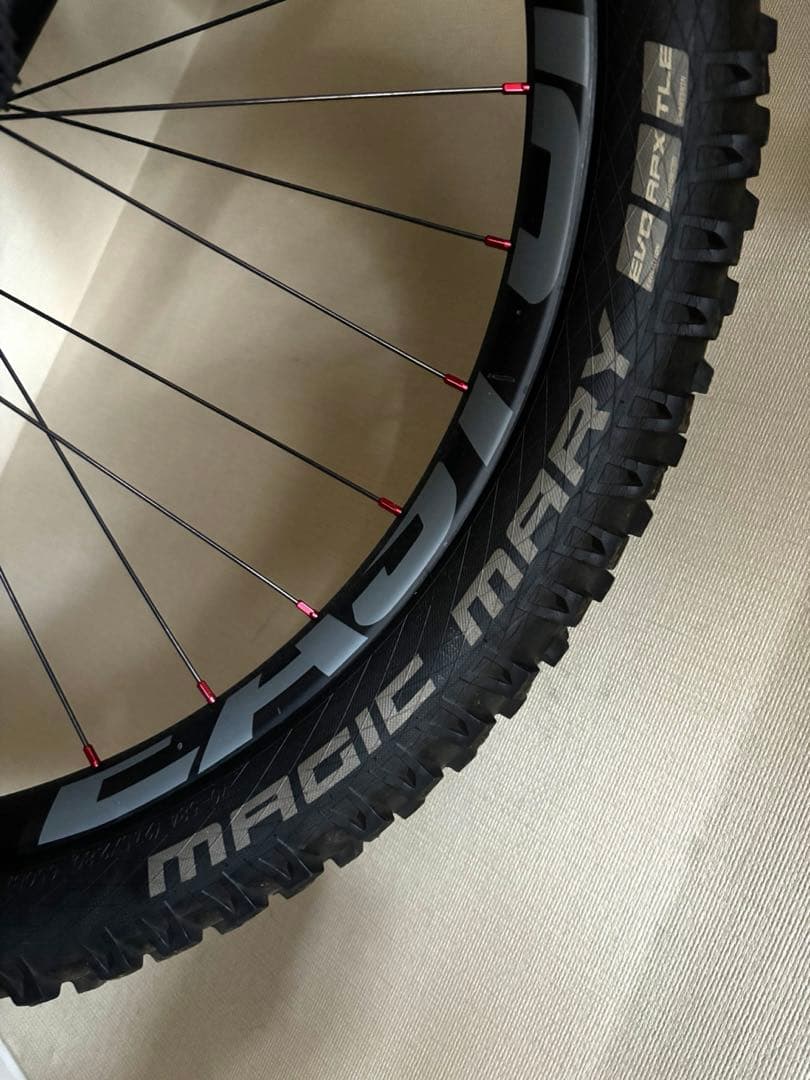 シュワルベ　27.5x2.8 2本　マジックマリー／ロケットロン