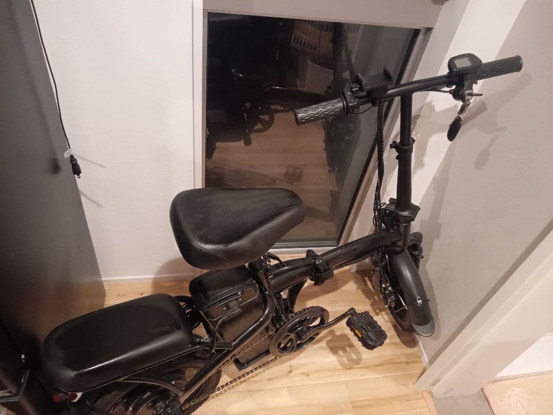 大人気の電動折り畳みアシスト自転車 ブラック