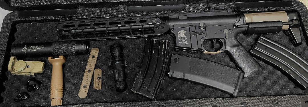 動作快調　週末セール中 送料込み　M4 カスタム18禁電動ガン マルイ互換あり