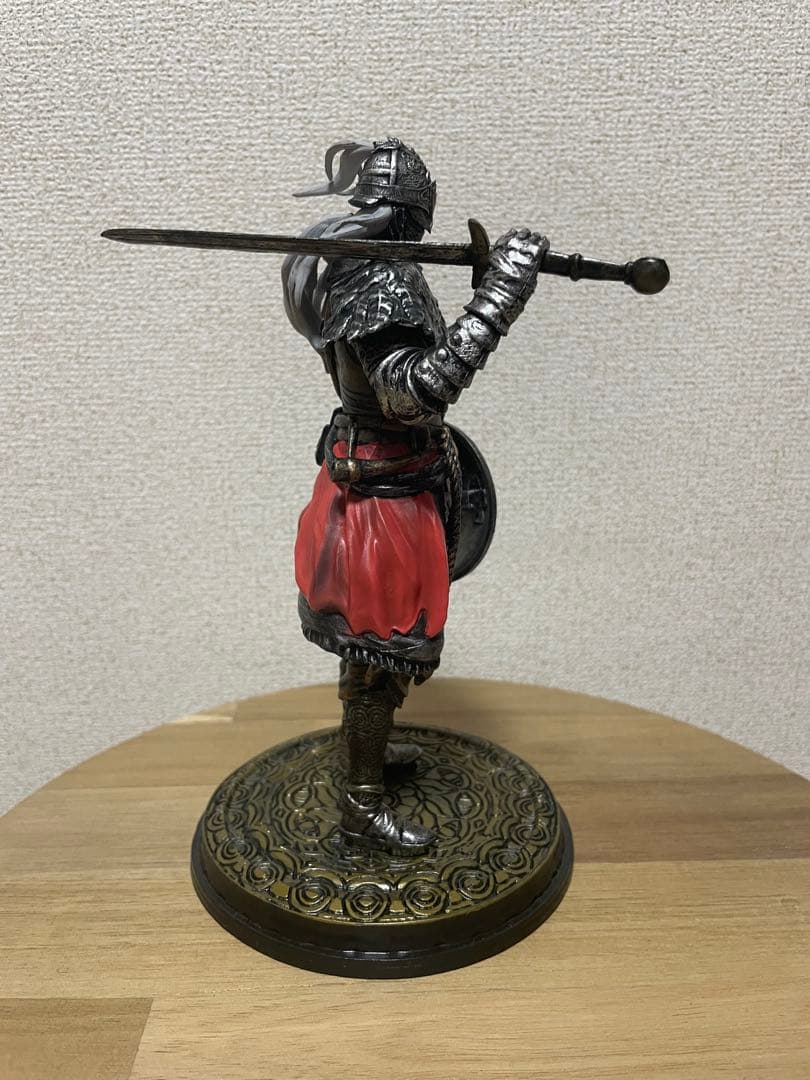 エルデンリング　狼の戦鬼　フィギュア