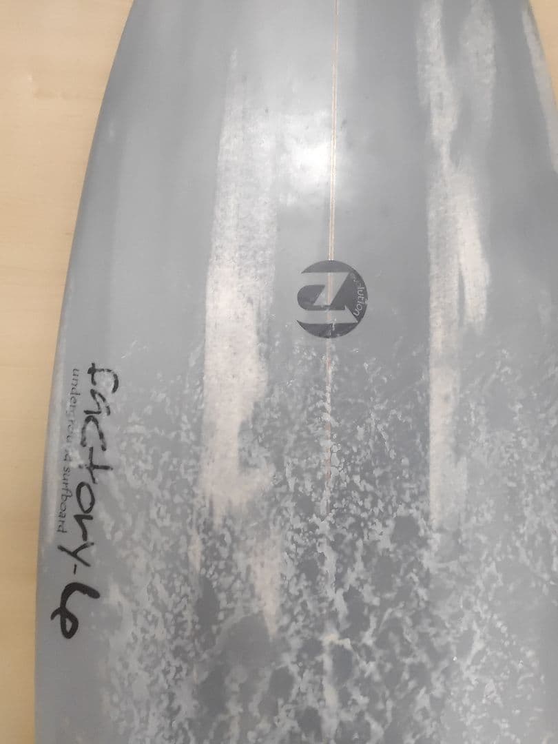 evolution、factory-6 ショートボード グレー